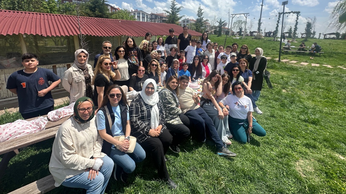6/D SINIFI SENE SONU PİKNİĞİ VE ANNELER GÜNÜ ETKİNLİĞİ